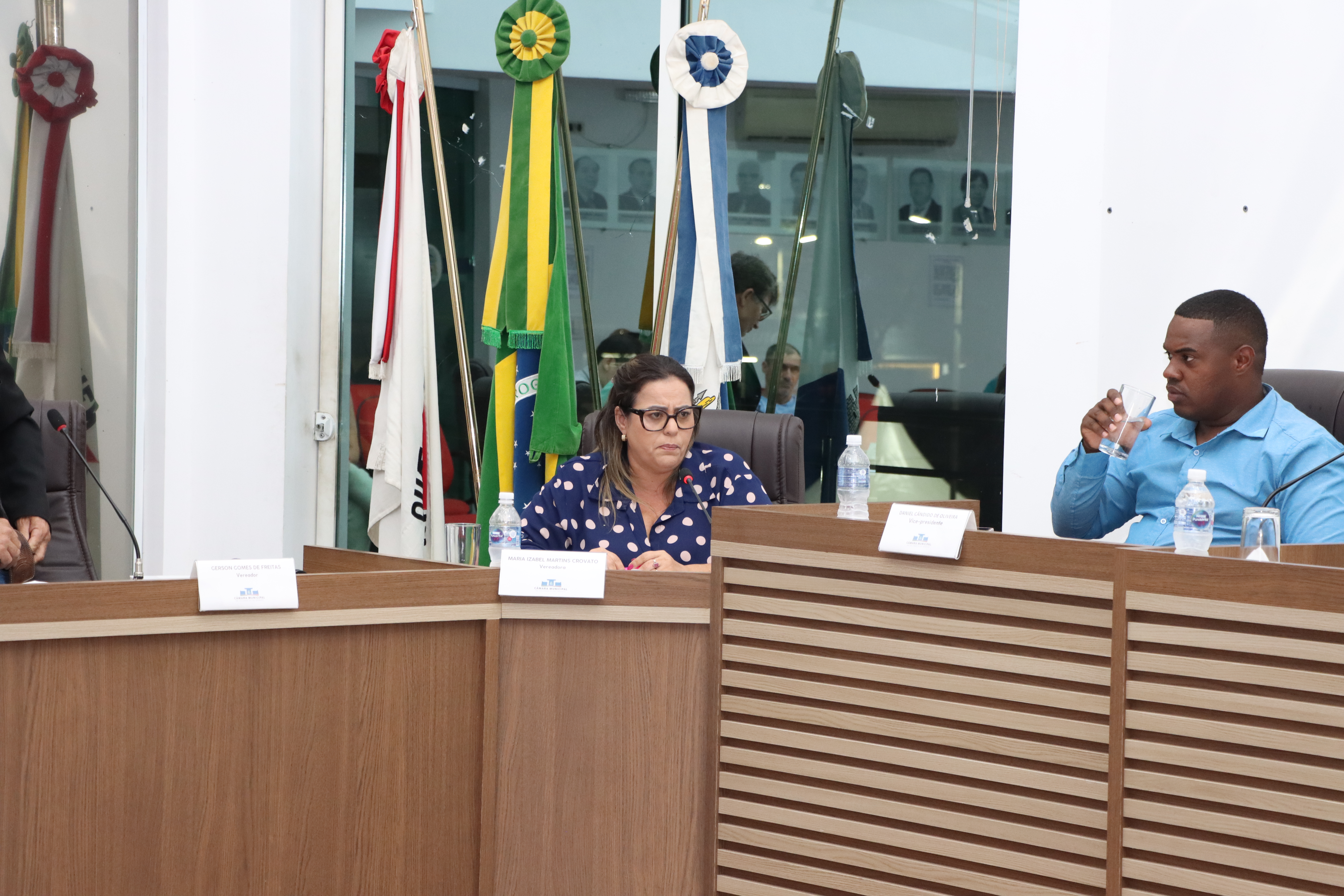 Câmara aprova direito à alimentação na escola para profissionais da educação; e criação de selo de origem para bebidas alcoólicas