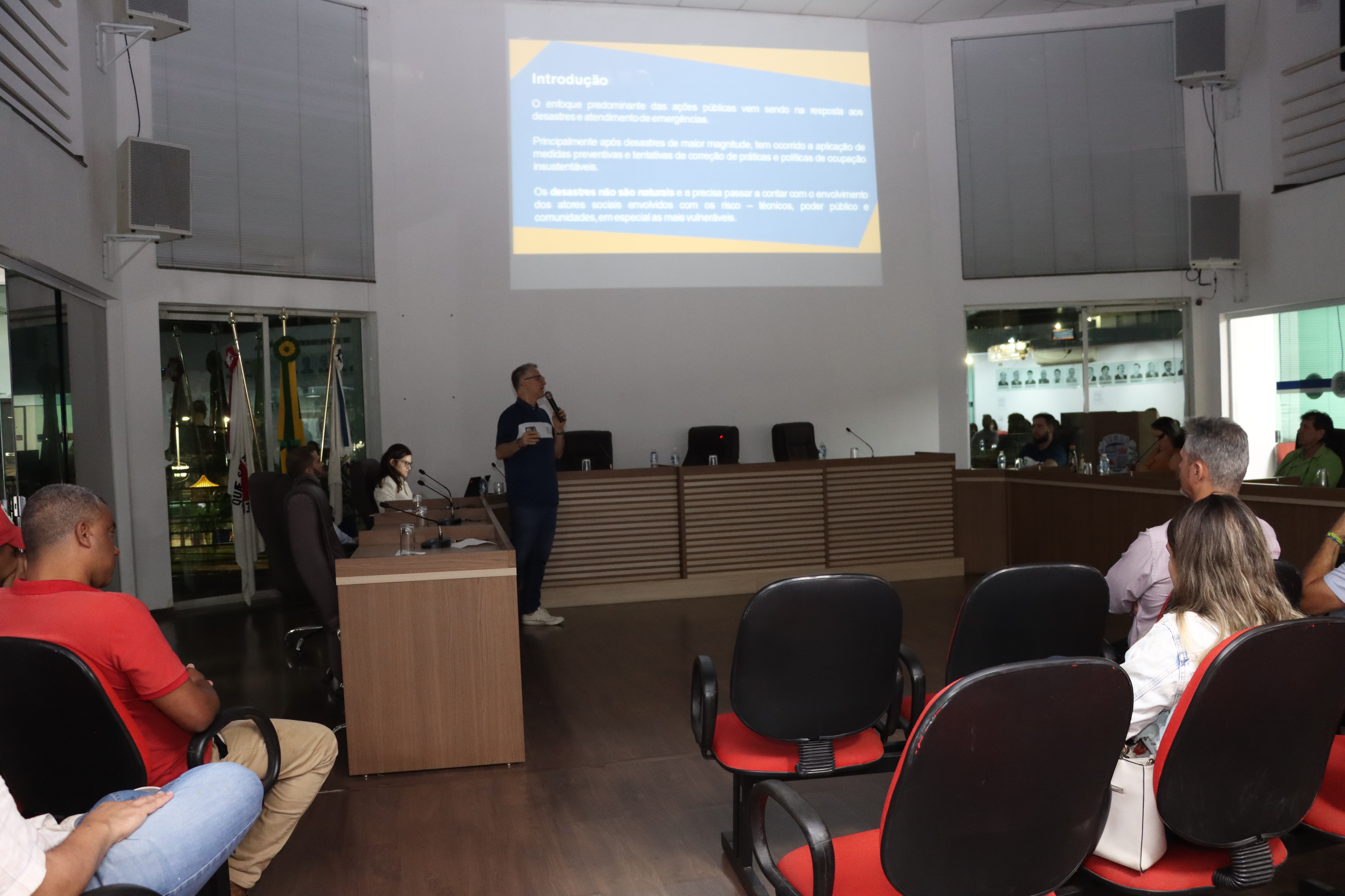 Câmara recebe Defesa Civil para apresentação de plano de monitoramento de riscos