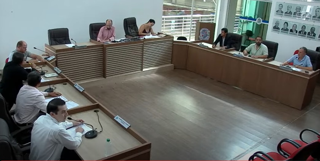 Em reunião extraordinária, vereadores votam novamente dois projetos